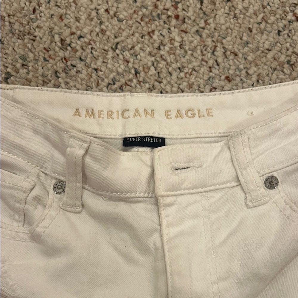 American Eagle Outfitters White Jeggings with Sleek Design